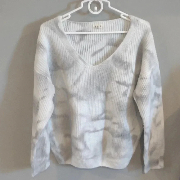 POL women's medium oversized marble gray/white v-neck soft sweater - Picture 1 of 4